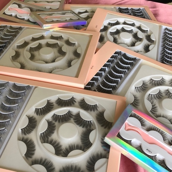 False Eyelashes Wispy BNIB Tweezer - Picture 2 of 2